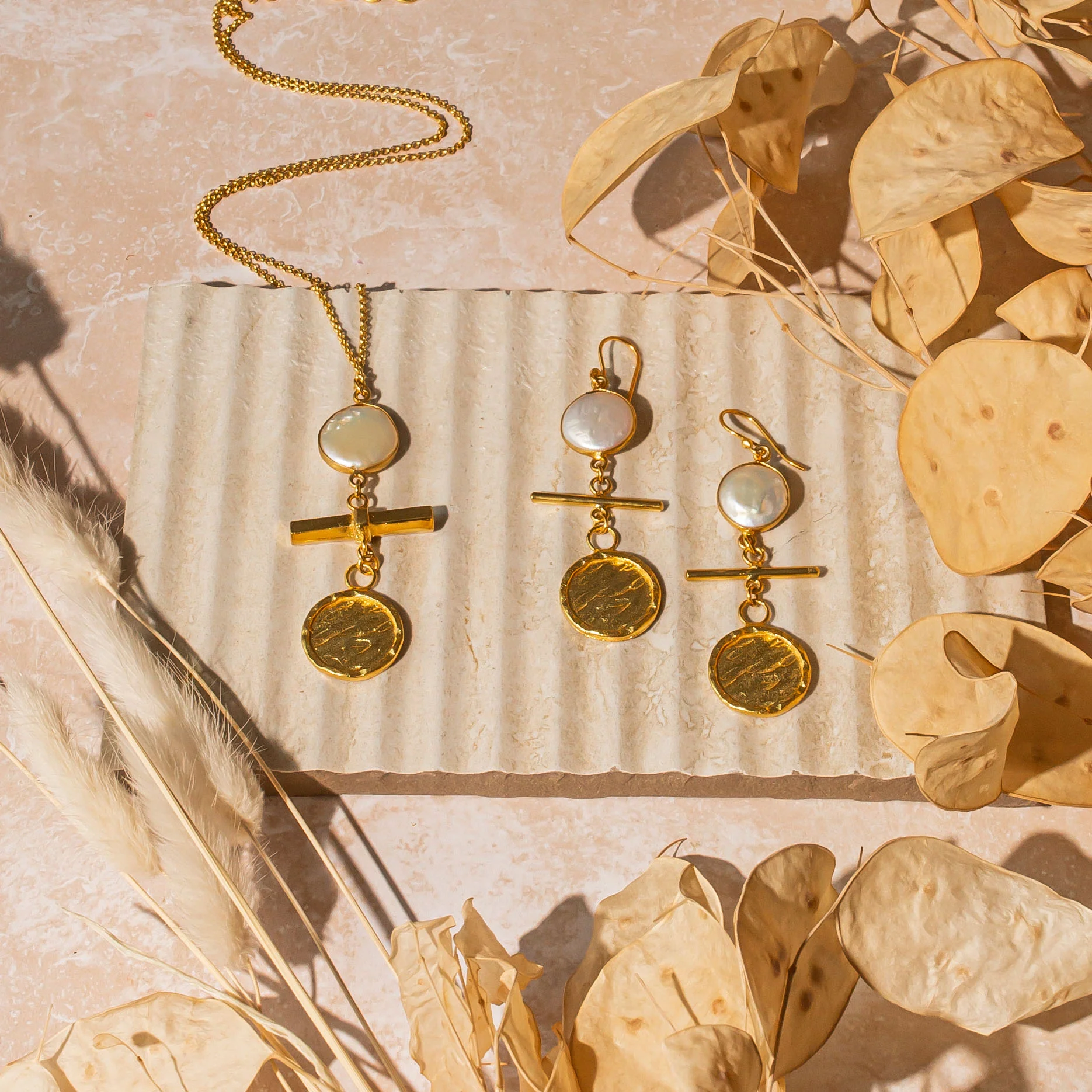 Juliette Pearl and Gold T-bar Earrings - Image 4