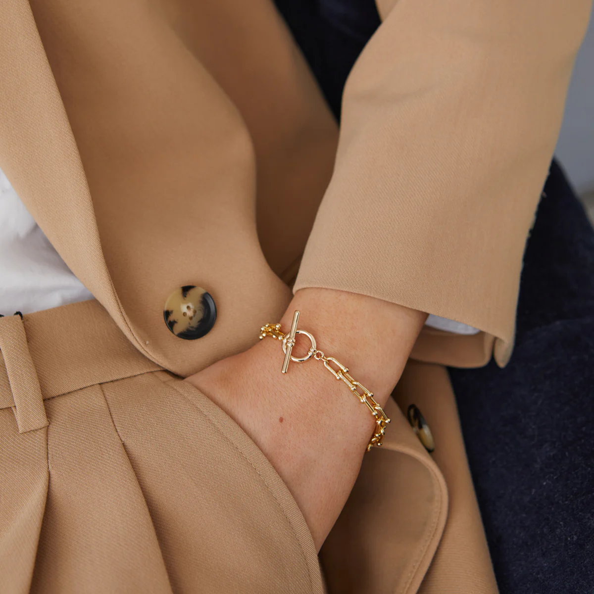 London T-bar Gold Bracelet - Image 3