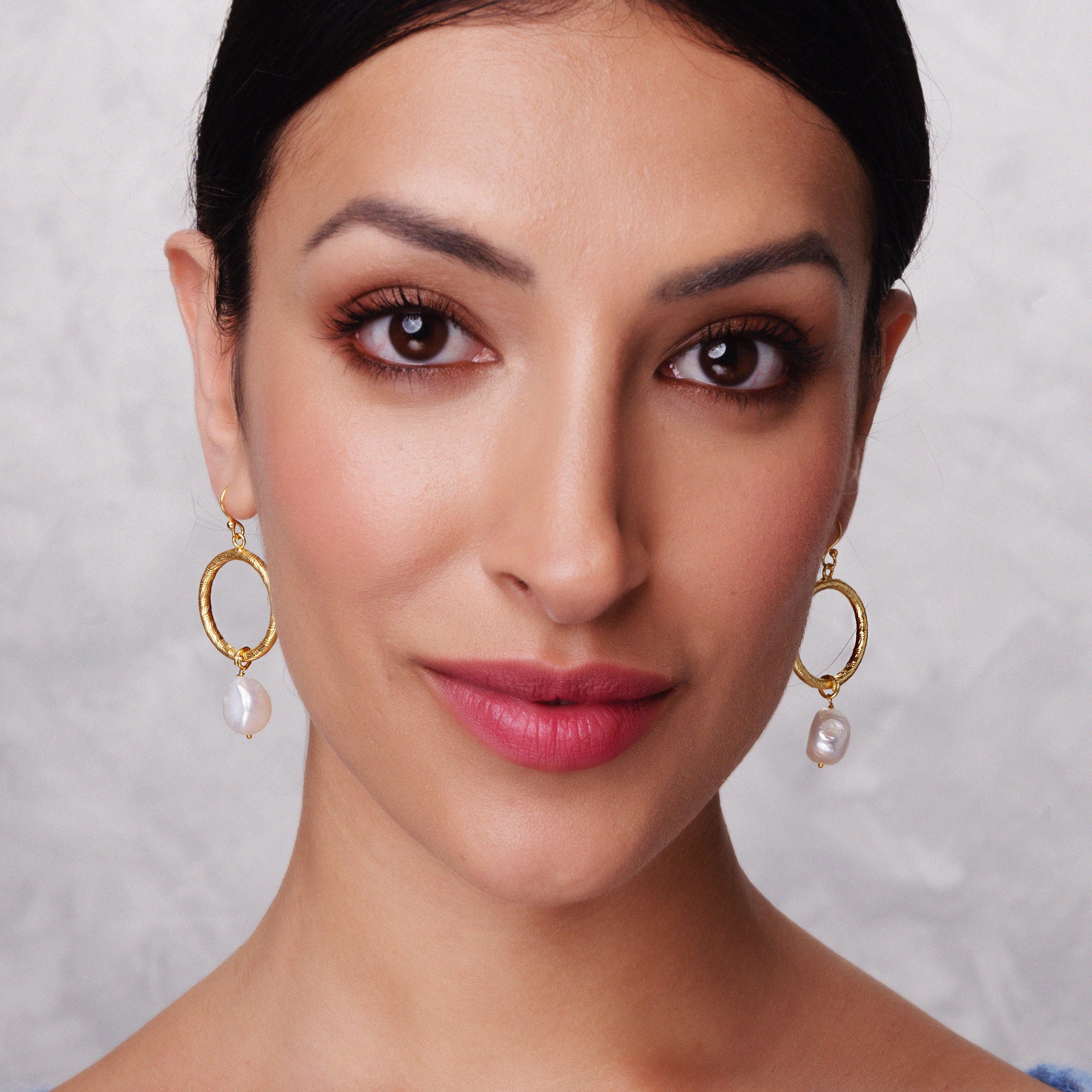 Margot Pearl Hoop Earrings - Image 3